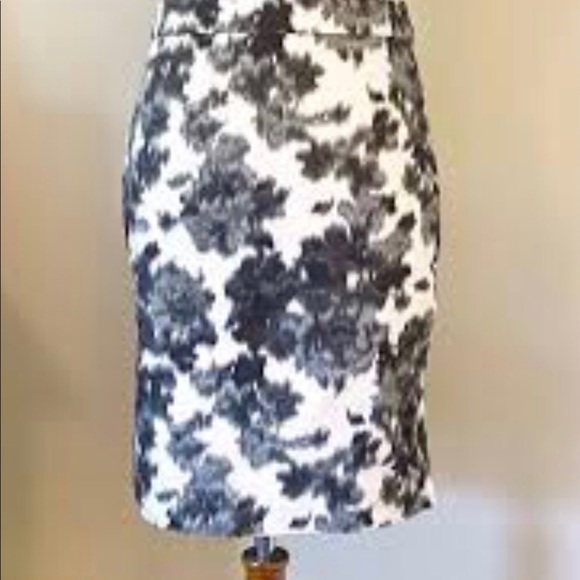 J. Crew Dresses & Skirts - J Crew Blurred Olive Abstract Stretch Skirt Size 10